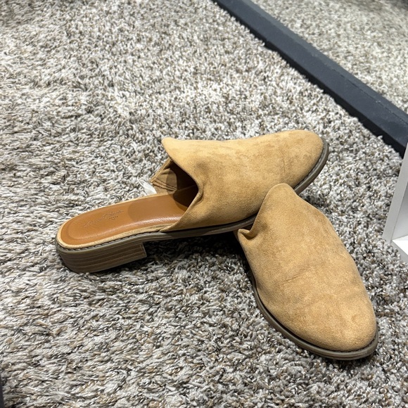 Universal Thread Tan Mules - Picture 6 of 6